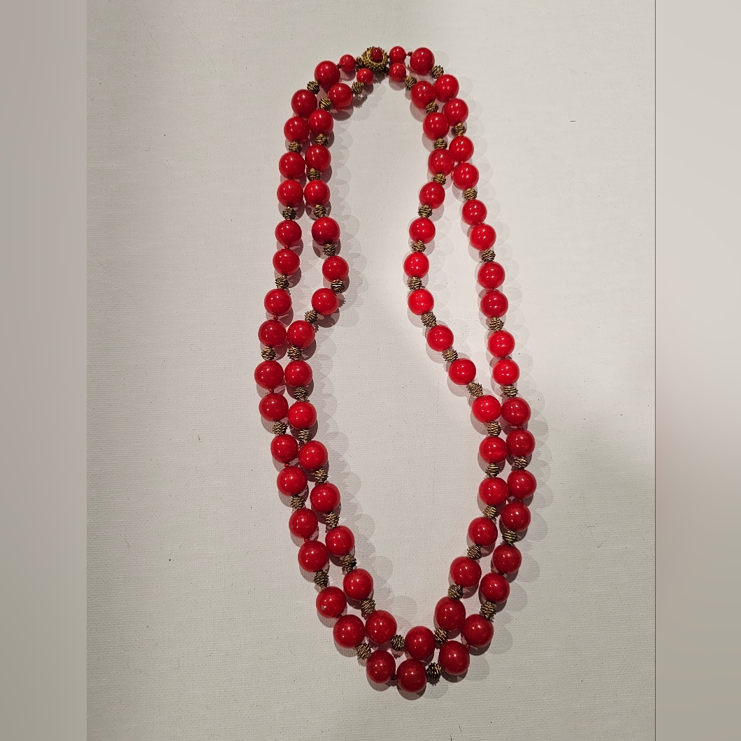 Vintage Vogue Red And Gold Beaded Necklace 25$